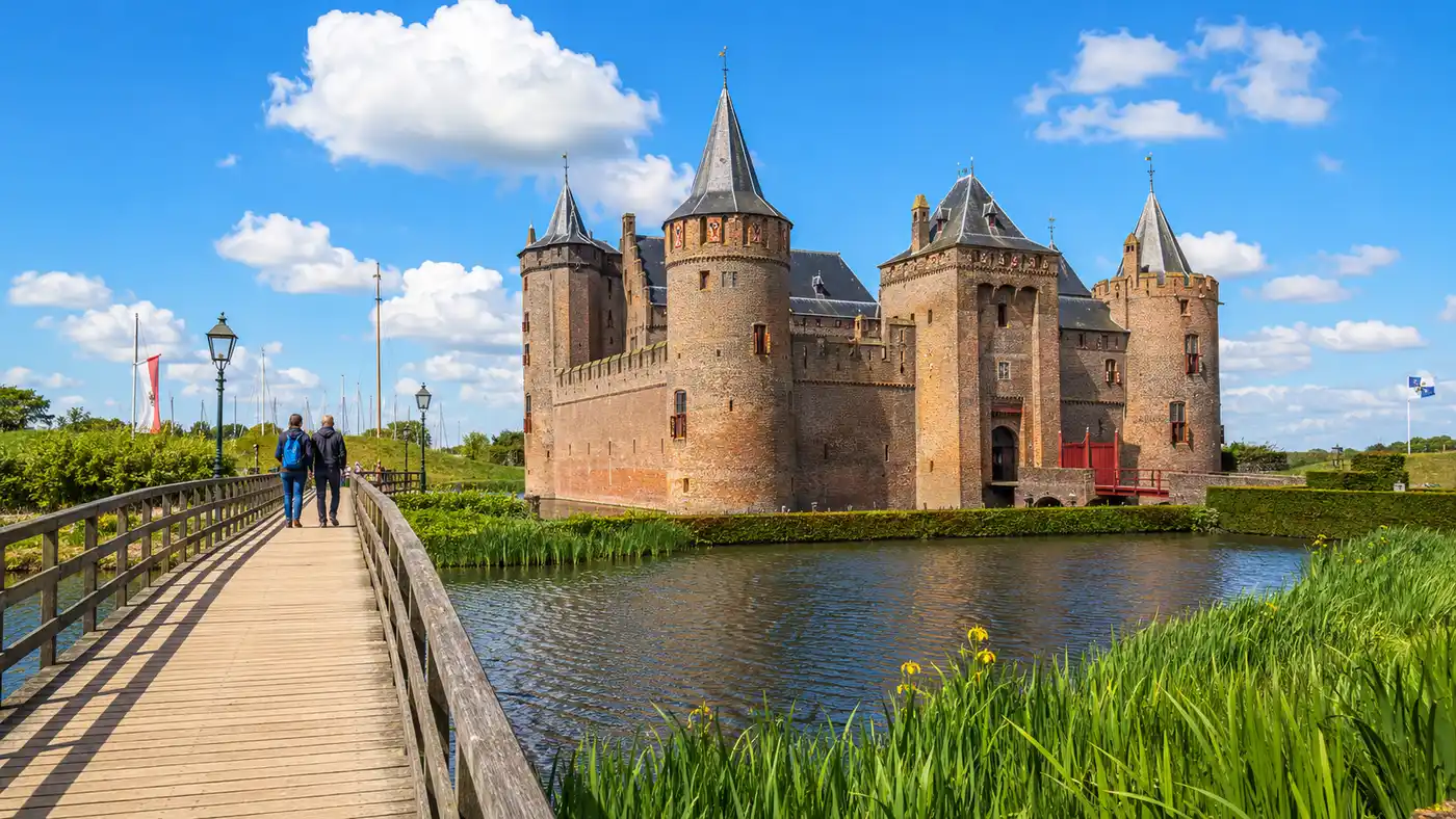 Getting to Muiderslot Castle from Amsterdam